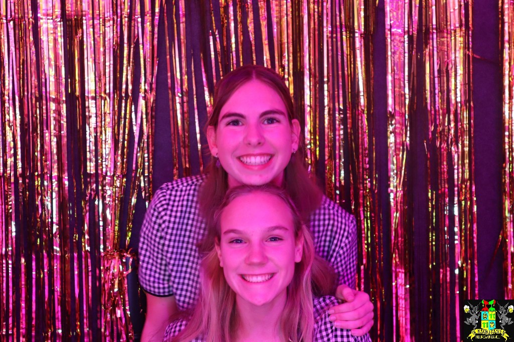 ../Images/Jeugd Opwarmbal Photobooth 120.jpg